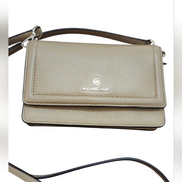 Michael Kors Camel Crossbody Bag Like New - Picture 1 of 14